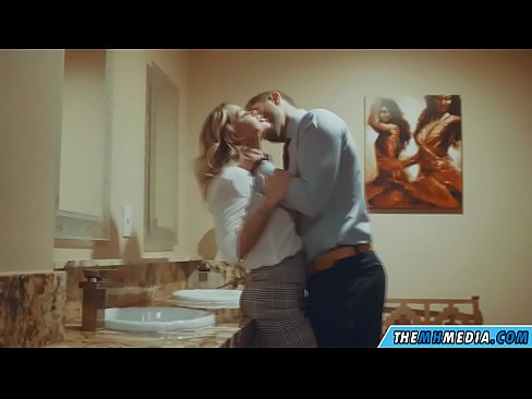 ❤️ Når en barmfagre blondine forfører dig på et offentligt toilet ❤ Kvalitets sex at da.niceporn.ru ❌️